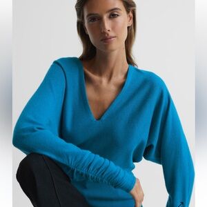 Reiss JOLIE
V-NECK CASHMERE BLEND JUMPER IN BLUE medium